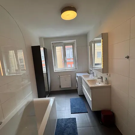 Apartment Grossraeumig Und Zentral Inklusive Parkplatz Graz