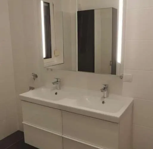 Grossraeumig Und Zentral Inklusive Parkplatz Apartment