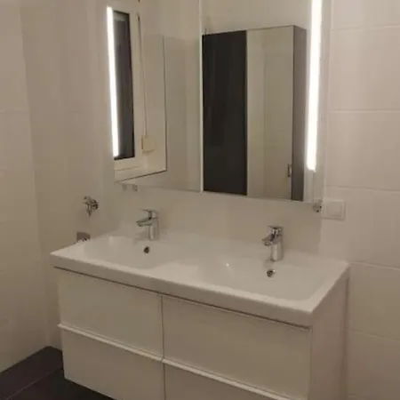 Grossraeumig Und Zentral Inklusive Parkplatz Apartamento