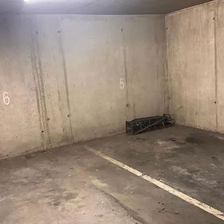 Grossraeumig Und Zentral Inklusive Parkplatz * Graz