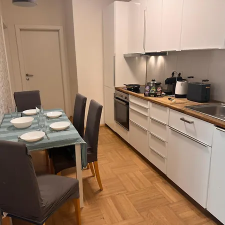 Grossraeumig Und Zentral Inklusive Parkplatz Apartment